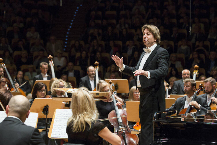 Dmitrijowi Szyszkinowi będzie towarzyszyć Orkietstra Symfoniczna Polskiej Filharmonii Bałtyckiej pod batutą Ernsta van Tiela