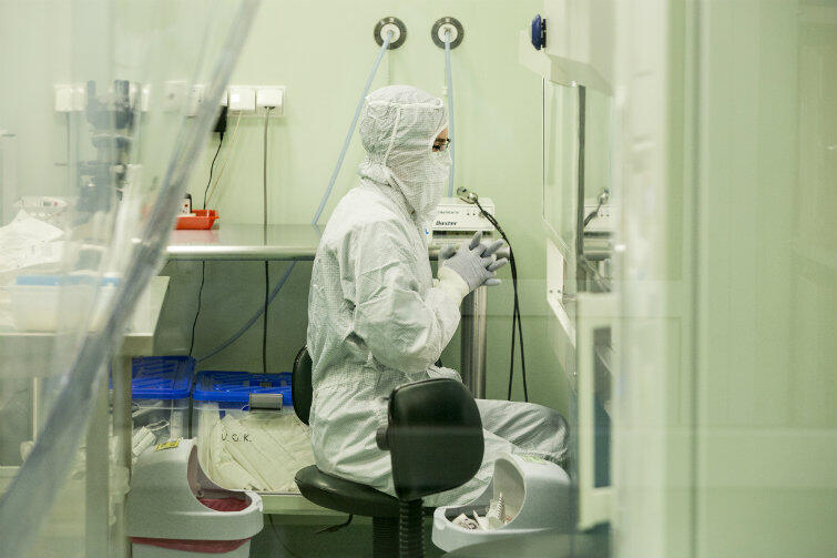 Namnażanie limfocytów Treg i podawanie ich chorym odbywa się w sterylnych warunkach laboratoryjnych.