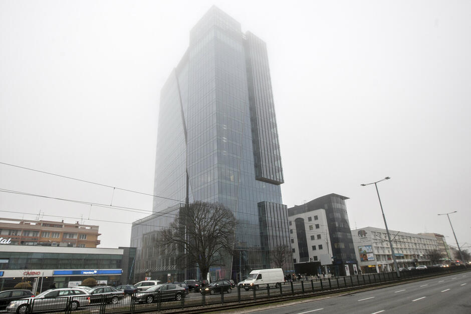 W Gdańsku szybko rośnie liczba nowych miejsc pracy. W niedalekiej przyszłości powstanie nawet 180 tys. metrów kwadratowych powierzchni nowych biur. Mają być rozlokowane w różnych dzielnicach Gdańska. Tutaj - biurowiec Neptun we Wrzeszczu.