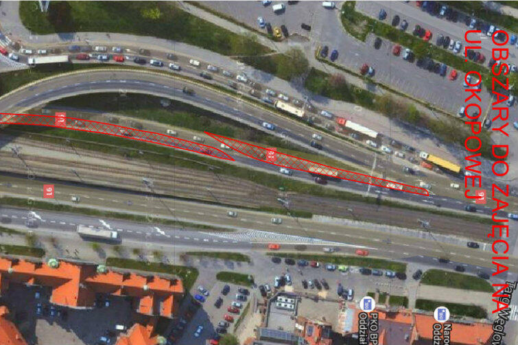 Na planie zaznaczono pasy ul. Okopowej, które zostaną 26 stycznia wyłączone z ruchu. Tutaj na prawo od wiaduktu, patrząc w stronę obwodnicy.