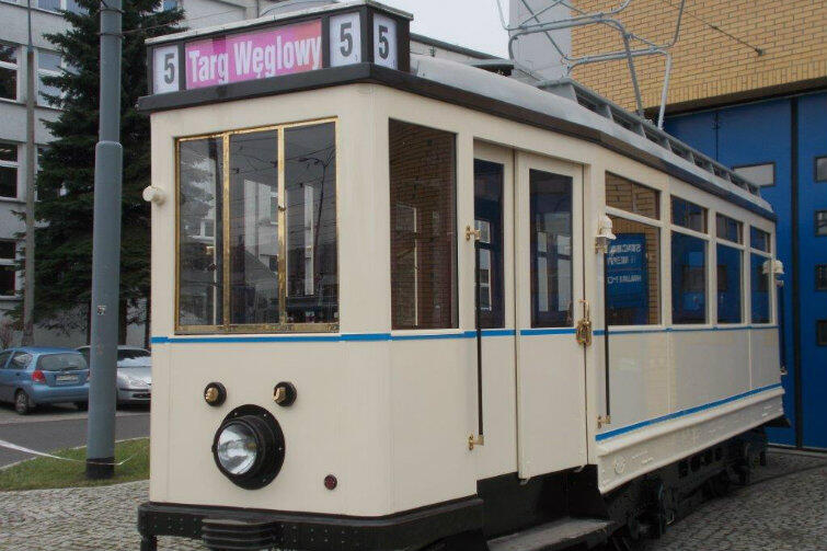 Ring ma już 86 lat. Został wyprodukowany w 1930 roku przez Gdańską Fabrykę Wagonów.