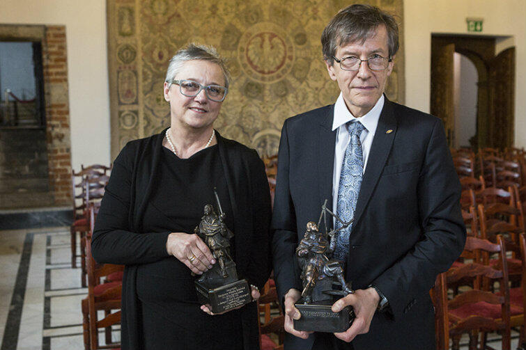 Wspólne zdjęcie laureatów: dr hab. Danuta Popinigis z Akademii Muzycznej w Gdańsku i prof. Marek Żukowski, Uniwersytet Gdański.