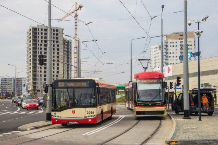 Jeszcze w tym roku na ulice Gdańska wyjadą 23 nowe autobusy. W 2017 r. - 15 tramwajów.