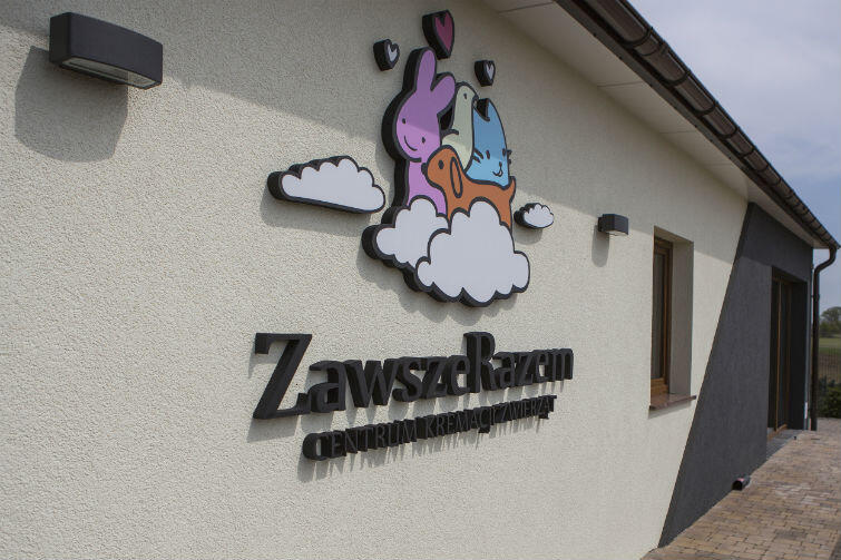 Obiekt składa się z części do pochówku, chłodni, krematorium i pomieszczeń biurowych