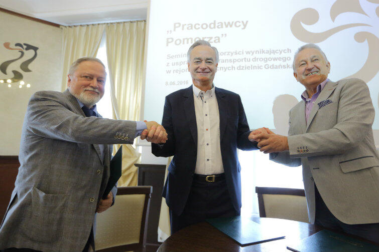 Koalicja dla drogowych inwestycji. Od lewej: Jan Kosiedowski, Zbigniew Canowiecki i Franciszek Rogowicz.