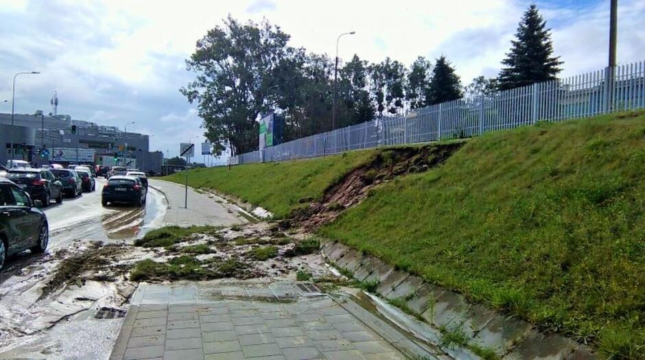 Obsunięta skarpa przy ul. Piekarniczej