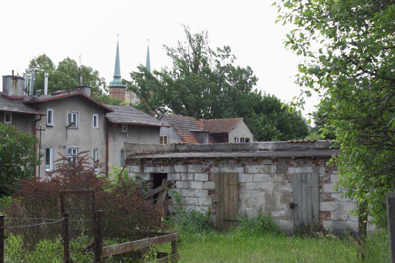 Czy takie sąsiedztwo dobrze wpływa na wizerunek najważniejszej świątyni Pomorza?