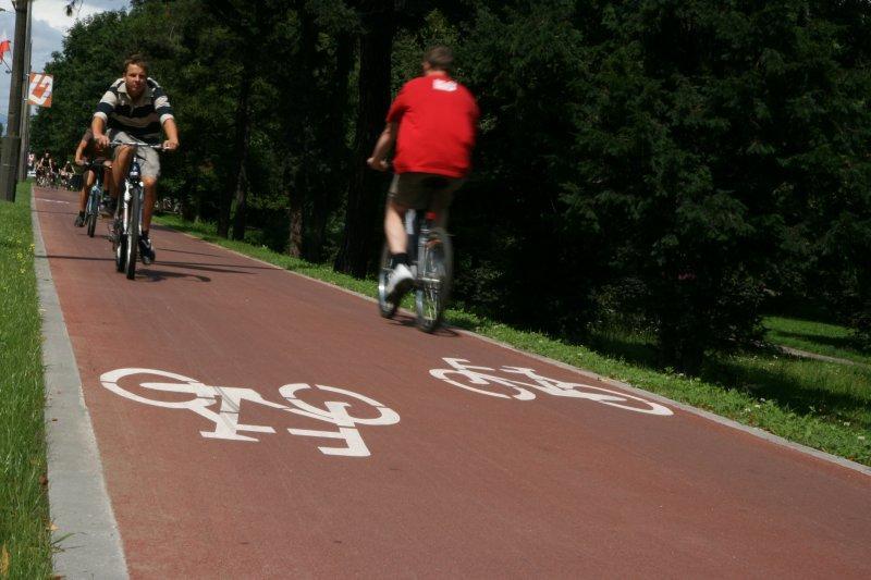 Zmodernizowana ścieżka rowerowa na al. Zwycięstwa