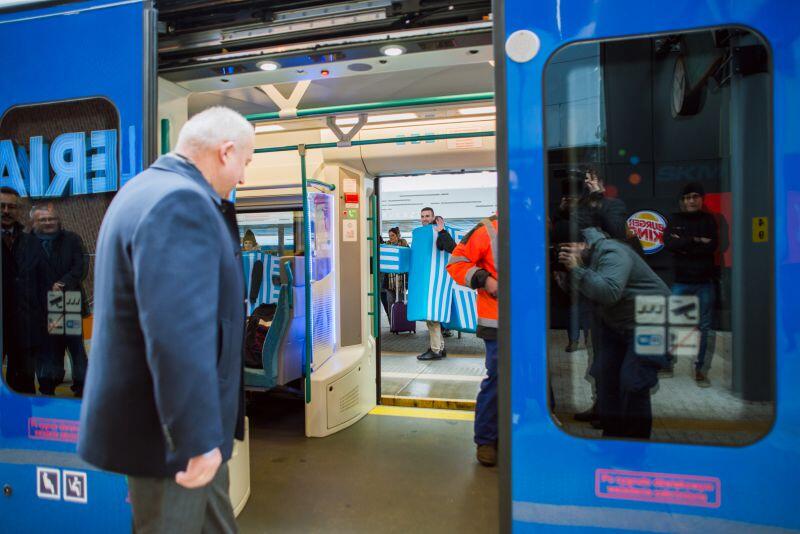 Ułatwieniem dla klientów Galerii Metropolia ma być nietypowe rozwiązanie kolejowe. Pociągi SKM będą otwierać tu drzwi z obu stron.