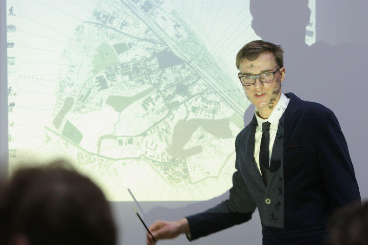 - W Aniołkach powinny funkcjonować dwie linie minibusów kursujących z częstotliwością co pięć minut, na krótkich piętnastominutowych trasach - uważa Przemysław Wróbel