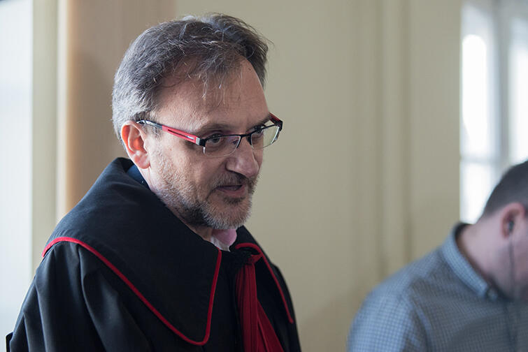 Prokurator Piotr Baczyński, który na rozprawę w Gdańsku przyjechał z Poznania