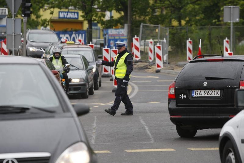 Policjanci będą widoczni na wylotówkach i trasach szybkiego ruchu, w miejscach newralgicznych i tych, w których może dochodzić do łamania przepisów