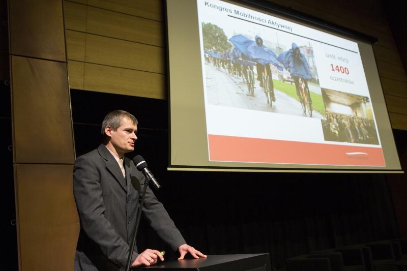 Remigiusz Kitliński - pełnomocnik prezydenta Gdańska ds. komunikacji rowerowej: - Rodzice, wiedząc że dzieci przechodzą rowerowe szkolenie na ulicach, sami zaczynają uważniej prowadzić samochód i zwracać większą uwagę na rowerzystów