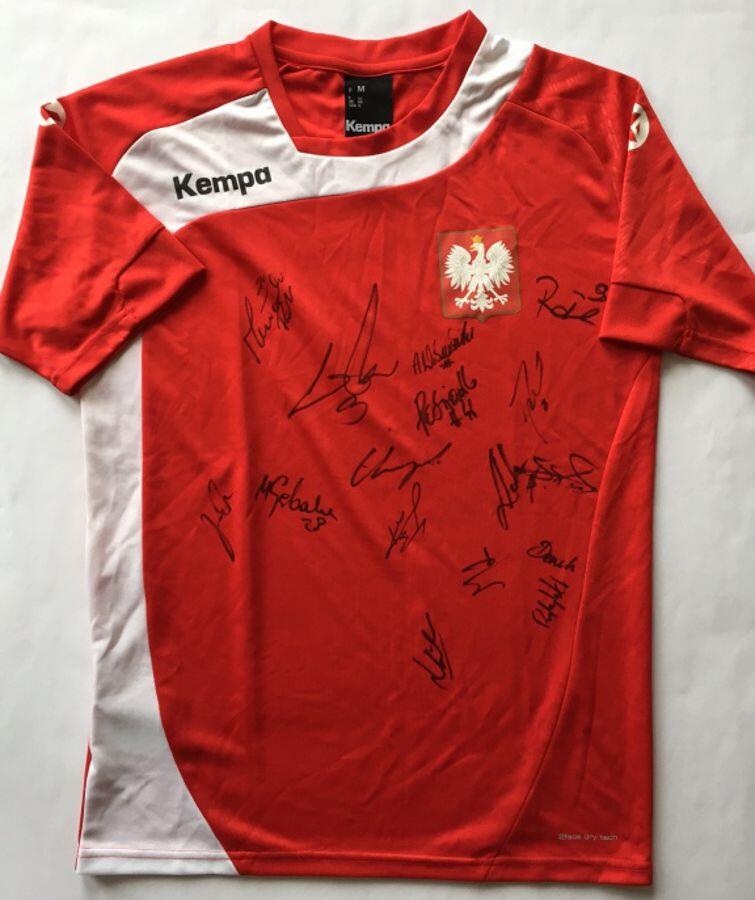 Zestaw gadżetów od polskich szczypiornistów przekroczył 800 zł na 6 dni przed końcem licytacji. Czy podobny sukces czeka koszulkę z autografami?