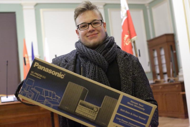 Marcin Borowicz przyszedł w imieniu chorej mamy - mini wieża będzie jego