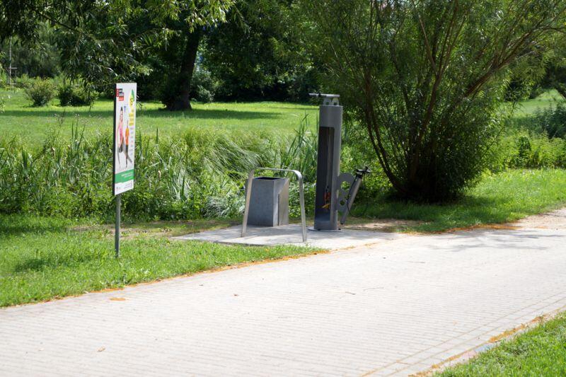 Stacje naprawcze cieszą się dużym zainteresowaniem wśród rowerzystów i... złodziei