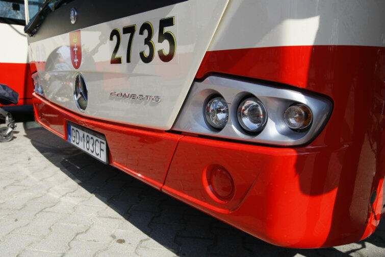 Zmiany w komunikacji miejskiej na czas świąt. Dlaczego? Odpowiedź jest prosta: ludzie w tym czasie mniej podróżują po mieście, a kierowcy autobusów i motorniczowie też chcą mieć Wielkanoc