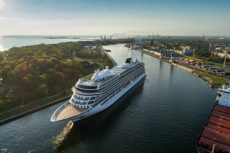 Viking Sky wchodzi do gdańskiego portu - sobota, 13 maja, godz. 6 rano