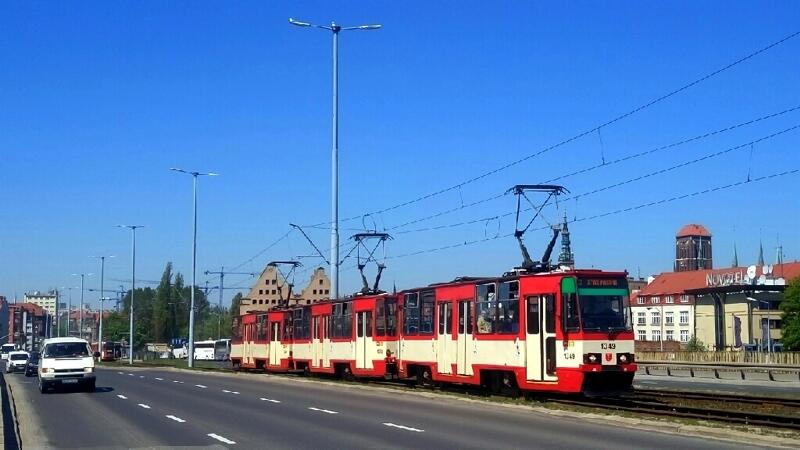 Trzy wagony, łącznie 42 metry długości