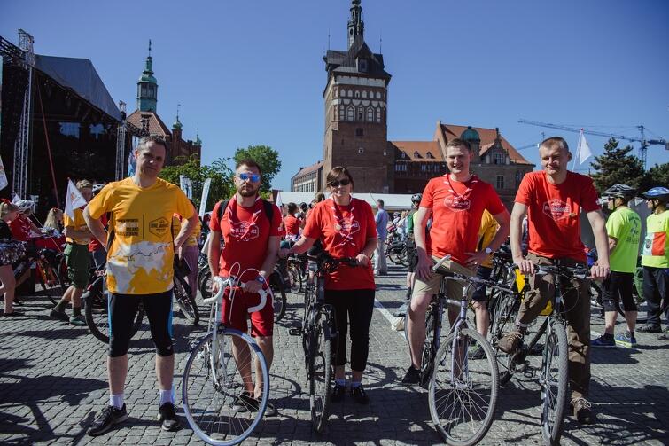 Rower to jest to! Na Targu Węglowym przed startem (od lewej): Gdańsk. Targ Węglowy. Bike Jamboree 2017-2019. Nz. od lewej, Zbigniew Popowski, Łukasz Kłos (pełnomocnik Miasta ds. Jamboree), Małgorzata Sinica (naczelnik ZHP) Piotr Grzelak (z-ca Prezydenta ds. polityki komunalnej), Remigiusz Kitliński