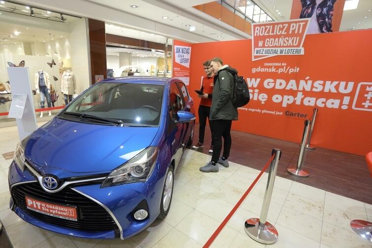 Główną nagrodą w loterii jest hybrydowa Toyota Yaris