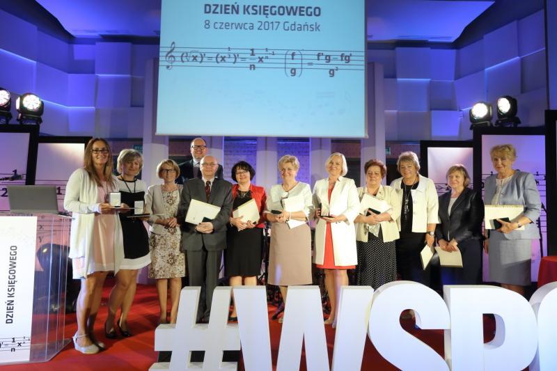 Uroczytości z okazji Dnia Księgowego w Gdańsku. Nz. tegoroczni zwycięzcy