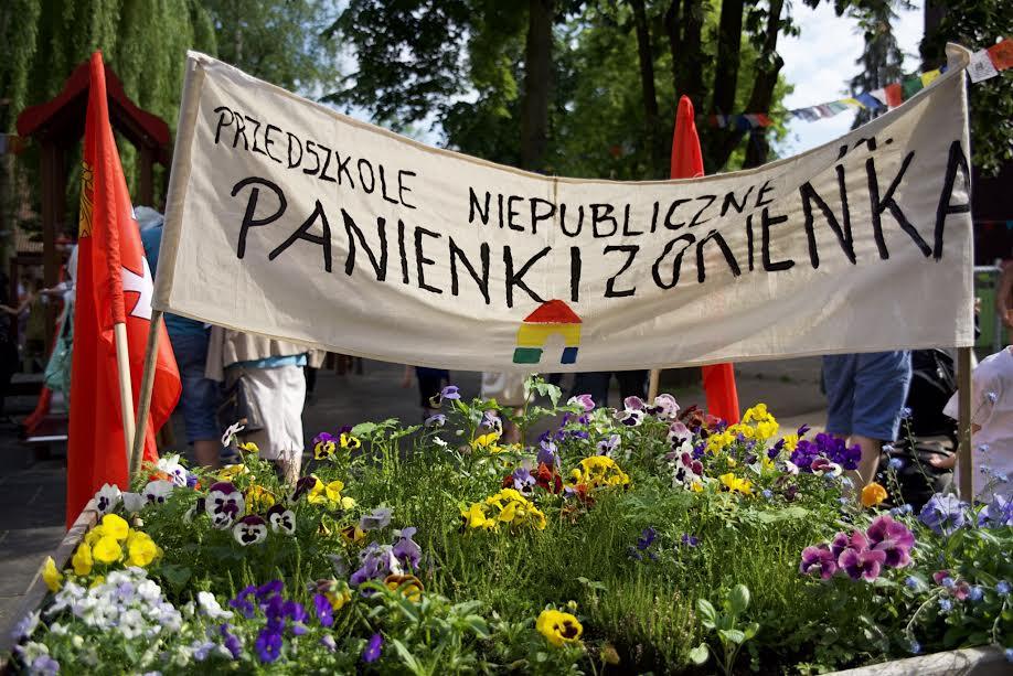 Uroczyste urodziny Przedszkola przy Bednarskiej na Placu Heweliusza w Gdańsku. Występy, tańce, konkursy