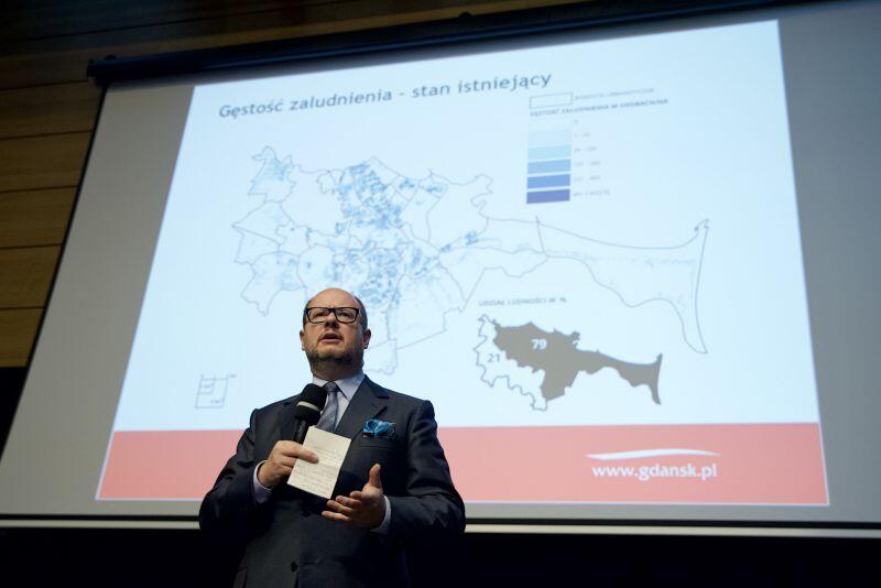 Prezydent Paweł Adamowicz nie ukrywa, że miasto będzie prowadziło coraz bardziej restrykcyjną politykę parkingową
