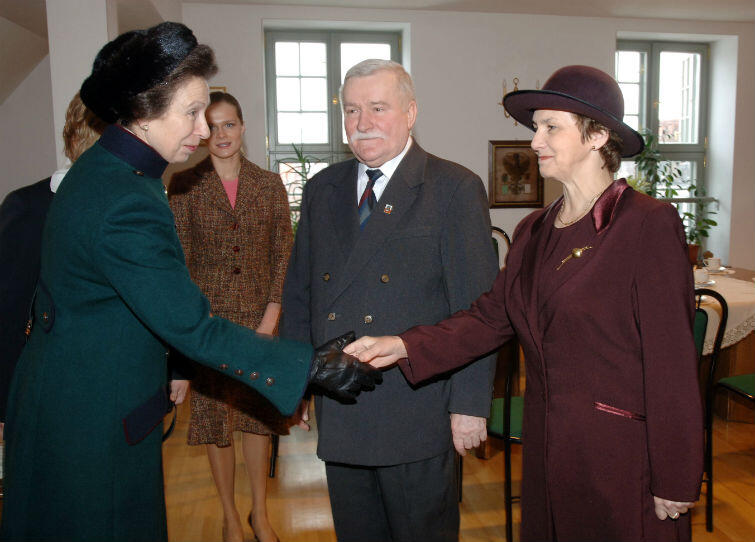 Zielona Brama w Gdańsku, 3 lutego 2006. Spotkanie księżnej Anny z Danutą i Lechem Wałęsami