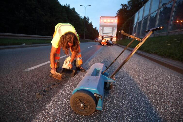 I po śrutowaniu. Efekt? Bardzo dobry, GZDiZ zamierza poprawić tą metodą także inne fragmenty dróg w Gdańsku