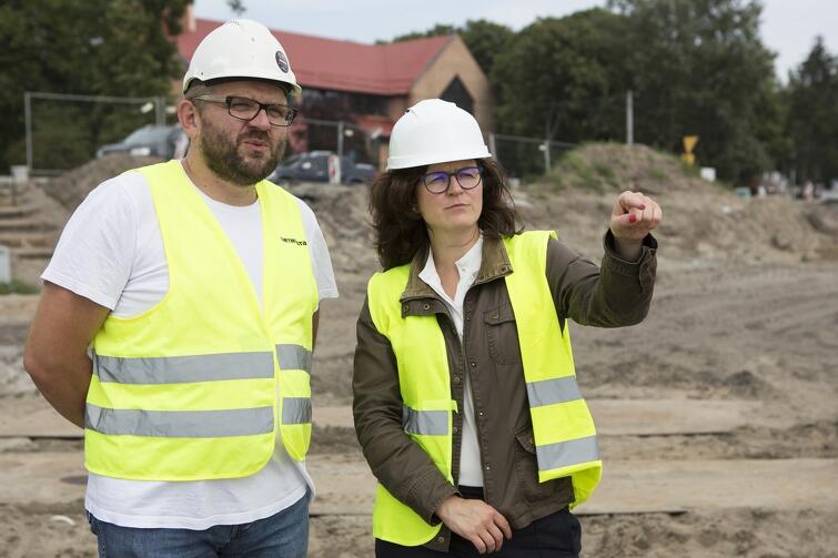 Aleksandra Dulkiewicz - zastępca prezydenta Gdańska ds. polityki gospodarczej - pojechała do Sobieszewa, by na własne oczy zobaczyć tę bardzo skomplikowaną inżynierską operację