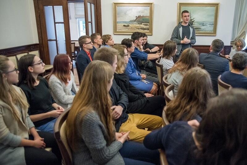 Opowiedzieć krótko o sobie, w nieznanym gronie, po angielsku - to było duże wyzwanie dla uczniów biorących udział w rozgrywkach