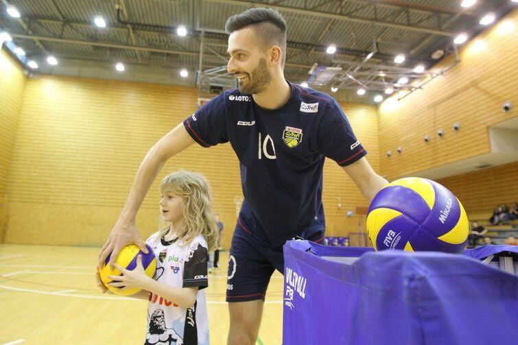 Sport to sprawa rodzinna, dotycząca dorosłych, dzieci, profesjonalistów i amatorów. Dlatego wszyscy zaangażowali się w pomoc drużynie Trefla