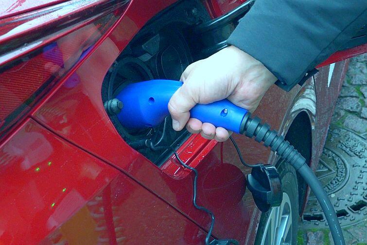 Kierowcy aut elektrycznych zwolnieni z opłat parkingowych w Gdańsku