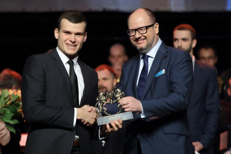 Mateusz Biskup - najlepszy gdański sportowiec 2017 roku oraz prezydent Gdańska Paweł Adamowicz