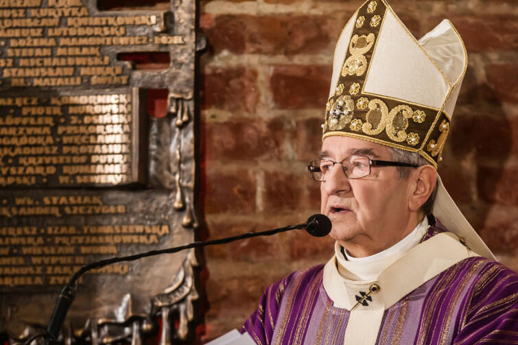 Metropolita gdański abp Sławoj Leszek Głódź w czasie mszy w Bazylice św. Brygidy w grudniu 2017