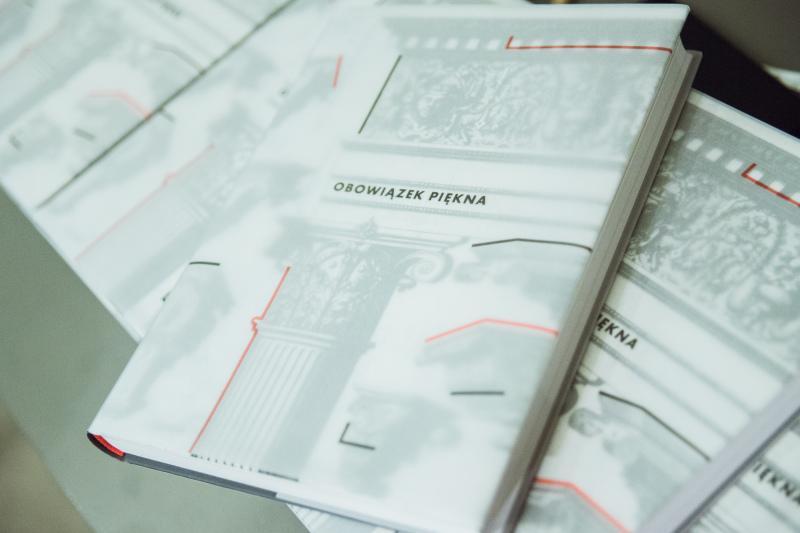 Książka Obowiązek piękna