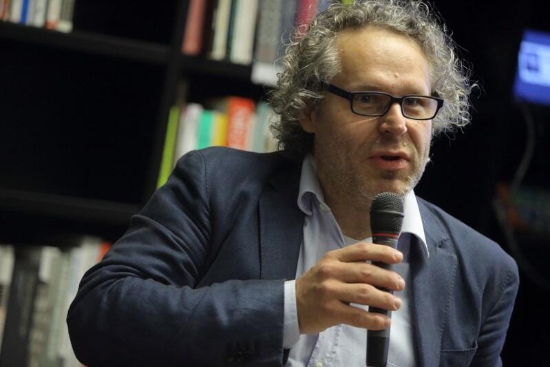 Jacek Friedrich jest historykiem sztuki, wykładowcą i autorem licznych publikacji poświęconych historii sztuki i kultury w dawnym i współczesnym Gdańsku