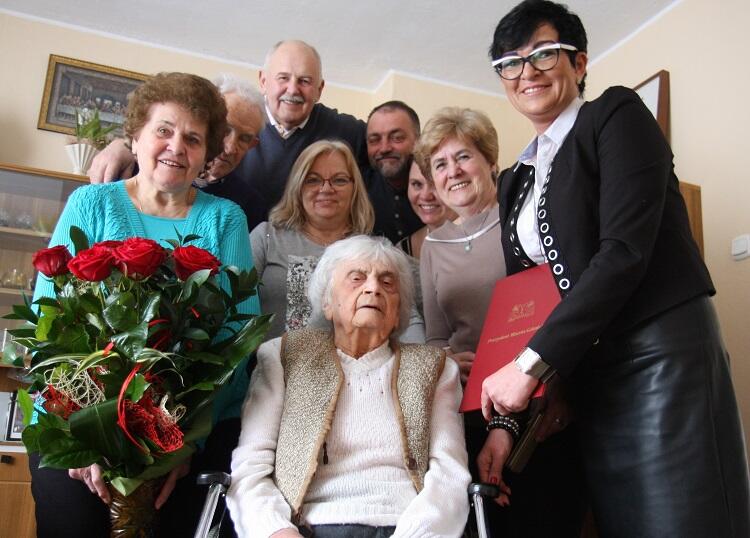 Jubilatka Stanisława Chrobak pośród bliskich
