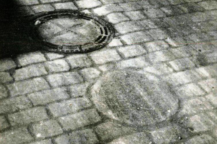 Kamienny „Środek Gdańska” na ul. Św. Ducha (zdjęcie sprzed 1970 r.)