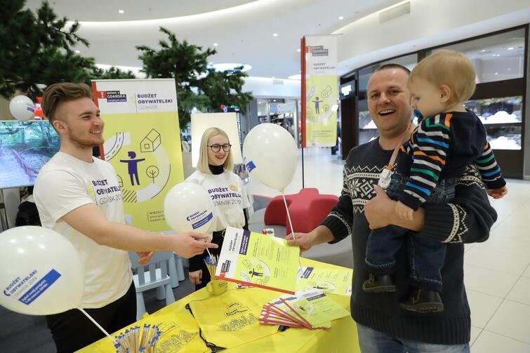 Stoisko informacyjne Budżetu Obywatelskiego 2019 w Galerii Morena