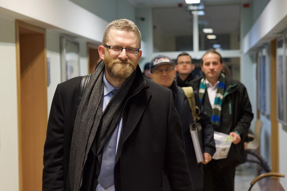 Grzegorz Braun zebrał wystarczającą liczbę podpisów, by kandydować na prezydenta Gdańska, lecz komisja wyborcza wstrzymała jego rejestrację jako kandydata do 11 lutego