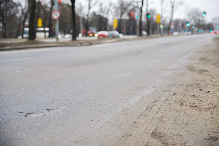 Problemem w tym miejscu jest m.in. wysłużona, dziurawa nawierzchnia. Na jej stan skarżyli się kierowcy