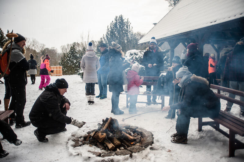 Posiłek na koniec walentynkowego spotkania to świetny pomysł. Ognisko rozpocznie się o godz. 13.00