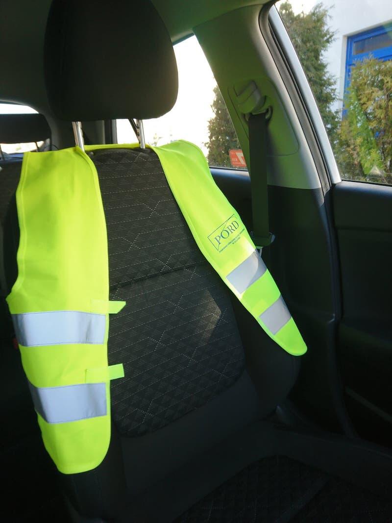 Kilkaset takich kamiezek trafi niebawem do kierowców z Pomorza