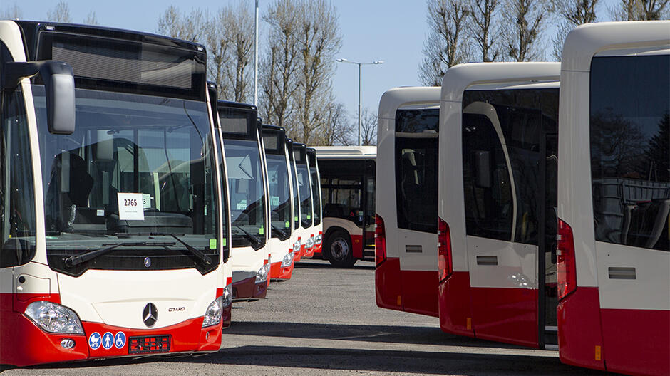Pięć nowych Mercedesów Citaro (3 przeguby i 2 typu midi) rozpoczyna już regularne kursy, w pozostałych trwa montaż, m.in. gniazd USB i monitoringu