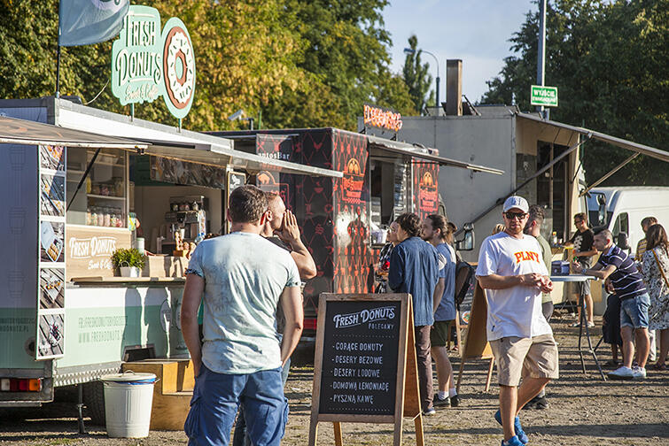W ramach imprezy goście będą mieli do wyboru ponad 30 food trucków reprezentujących kuchnie niemal z każdego zakątka świata
