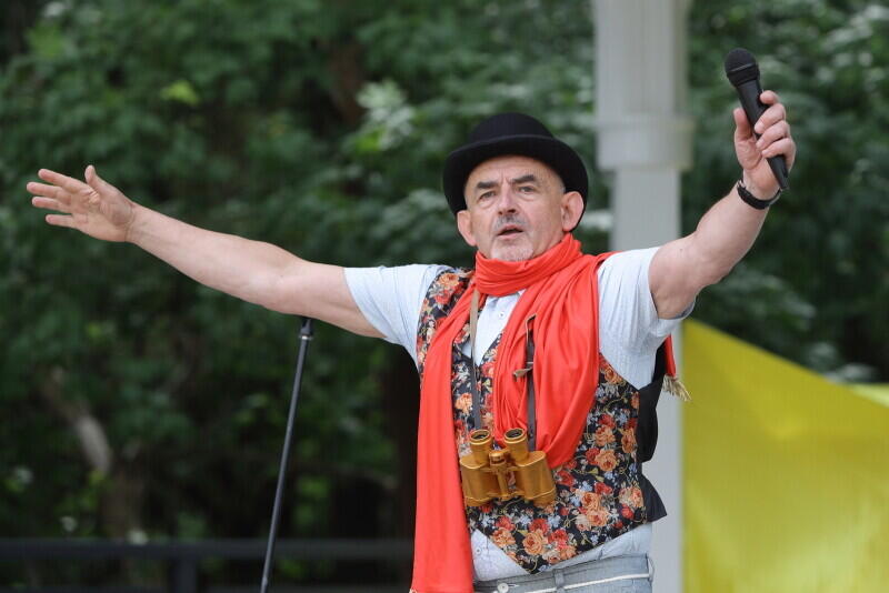 Witold Burkiewicz - pomysłodawca projektu `Spojrzenie na Gdańsk`, scenarzysta i reżyser wszystkich spektakli plenerowych towarzyszących odsłonięciu kolejnego widoku na miasto