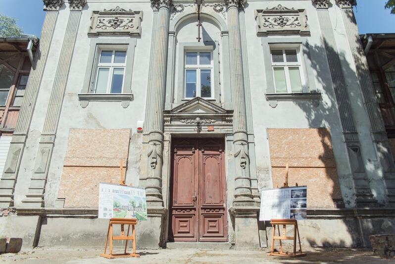 Dom Zdrojowy, 28 czerwca 2019 r., a przed nim projekt rewitalizacji. Autorem jest Studio Projektowe Adam Specht