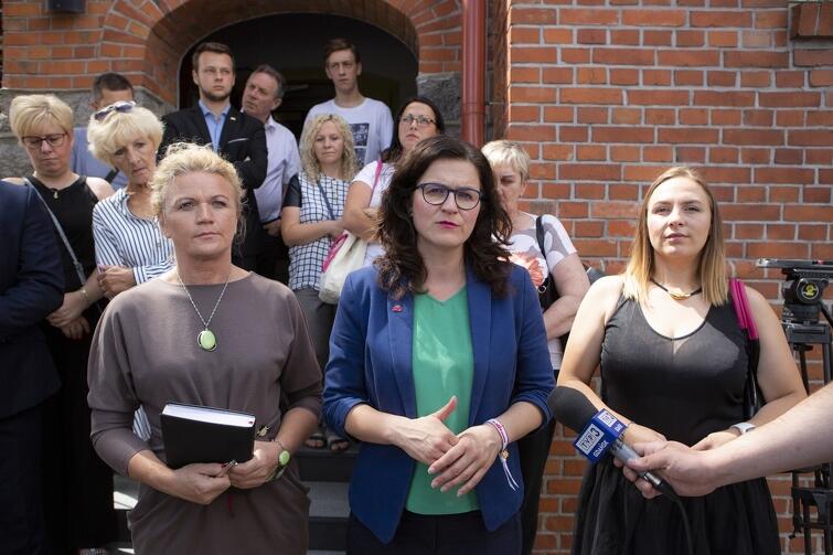 Prezydent Aleksandra Dulkiewicz z radnymi Rady Dzielnicy Letnica. Wszystkie dzielnice Gdańska mają już swoich radnych dzielnicowych